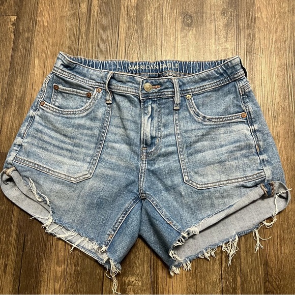 American Eagle Outfitters Mid Rise Mid Wash Denim Pocket Distressed Hem Shorts 4 - Picture 2 of 8